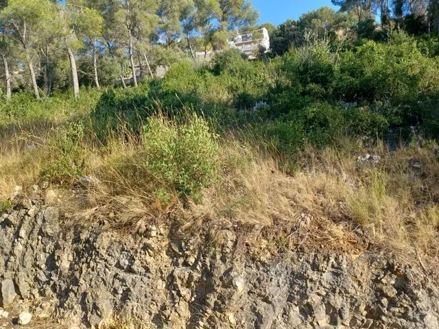 Terreno urbano edificable en venta de 1.587 m2 en CASTELLET I LA GORNAL — 18