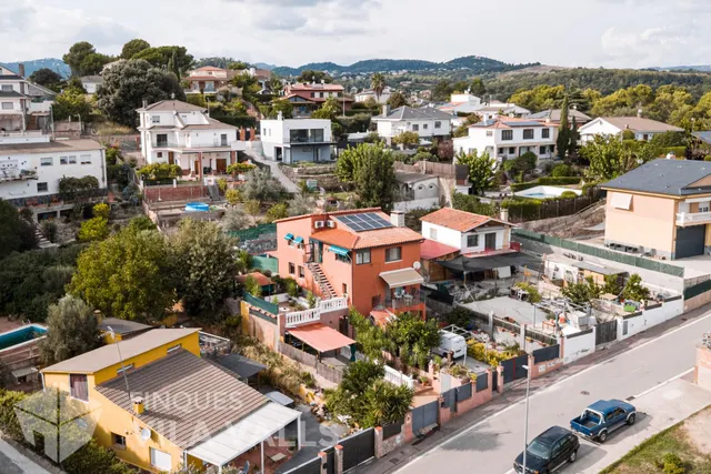 Piso con jardín, terraza y vistas a la montaña — 41