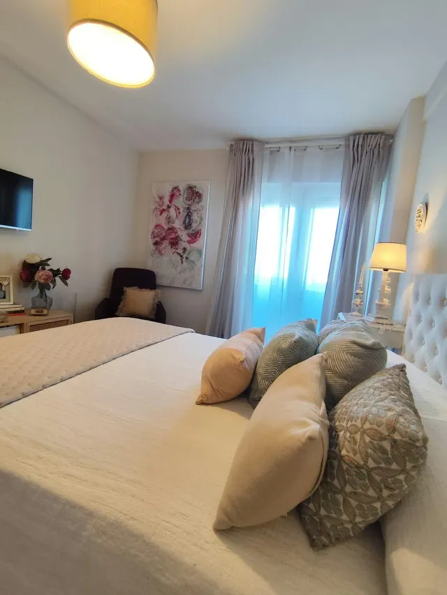 VIVIENDA REFORMADA;  CALIDAD, AMPLITUD Y UNAS VISTAS QUE MARCAN LA DIFERENCIA AL PASEO MARÍTIMO Y AL PUERTO. — 32