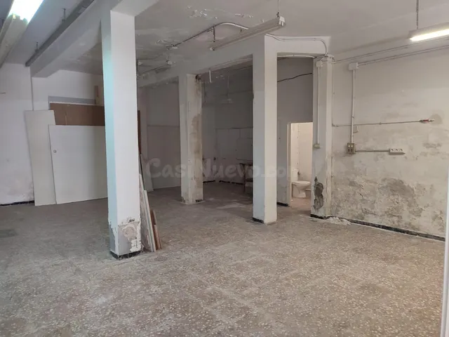AMPLIO LOCAL ESQUINA CON POSIBILIDAD DE HACER VIVIENDA! - foto 4