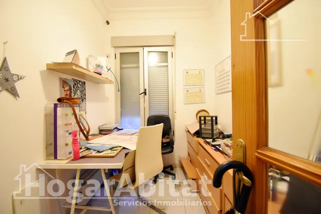 MUY AMPLIO CON 5 DORMITORIOS Y TERRAZA EN CENTRO — 31
