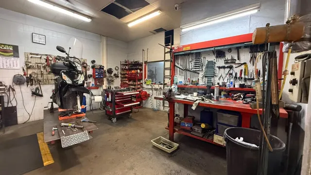 Traspaso de tienda y taller de motos y bicicletas en funcion - foto 5
