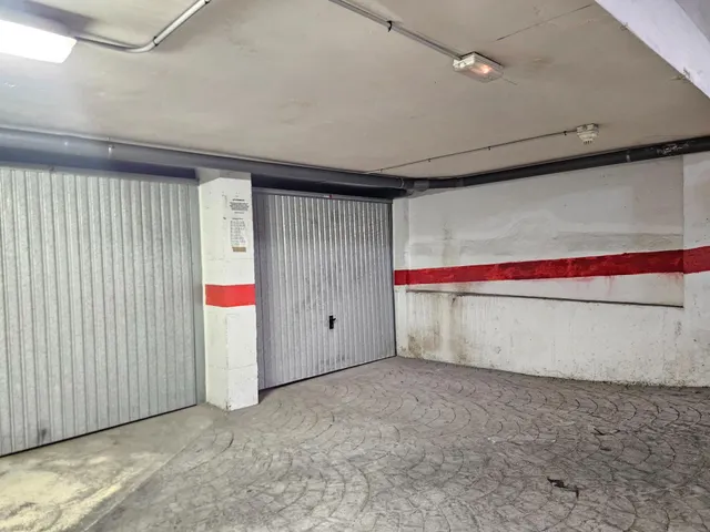 PLAZA DE GARAJE CERRADA EN C. LA SAL 14 — 8