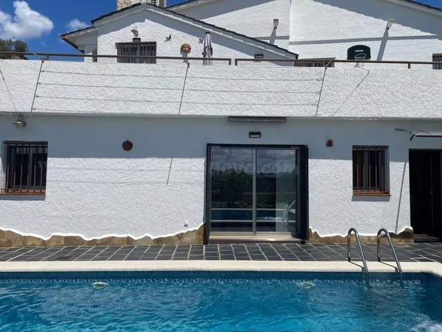 Preciosa casa en venta con piscina en Can Villalba - foto 2