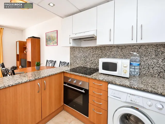 Preciosa Casa Unifamiliar Adosada, para entrar a Vivir de 2 Dormitorios, Baño, Cocina-Comedor-Estar, Terraza, Piscina Comunitaria y Vistas al Mar — 7