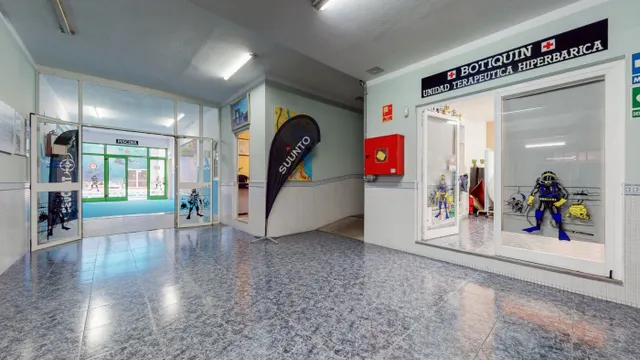 Gran local comercial de 1295m2 en Benalmadena — 27