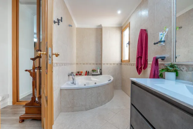 CHALET CON PISCINA Y JARDÍN A SOLO 10 MINUTOS DE GRANADA — 41