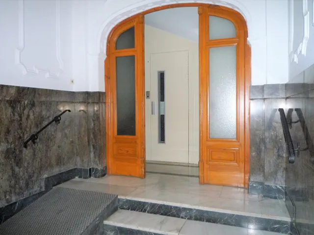 Se Vende Piso de 118 m2, reformado, en Don Jaime esquina Plaza del Pilar — 36