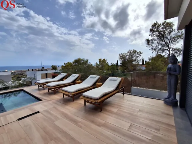 Villa contemporánea con piscina y vistas panorámicas al mar en Cunit — 19