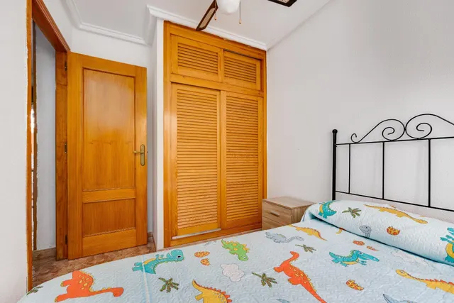 Apartamento de dos dormitorios a escasos 150 metros de la playa del cura, en torrevieja — 22