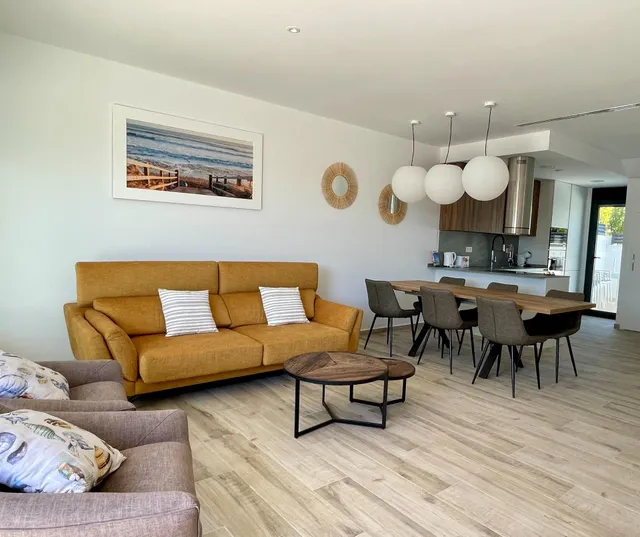 SE VENDE VILLA INDEPENDIENTE EN GUARDAMAR DEL SEGURA, 3 habitaciones Y 3 ASEOS — 6