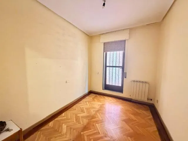 Amplio Piso en el Casco Histórico con Terraza y Garaje — 8