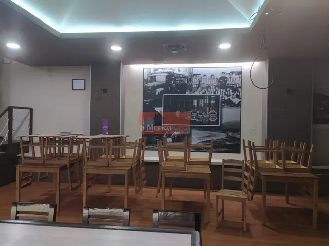 SE ALQUILA CAFE- BAR EN RONDA MERCEDES — 9
