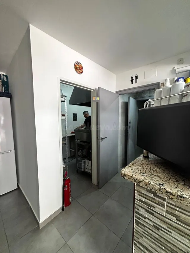 Local comercial con rentabilidad en Benidorm - foto 5