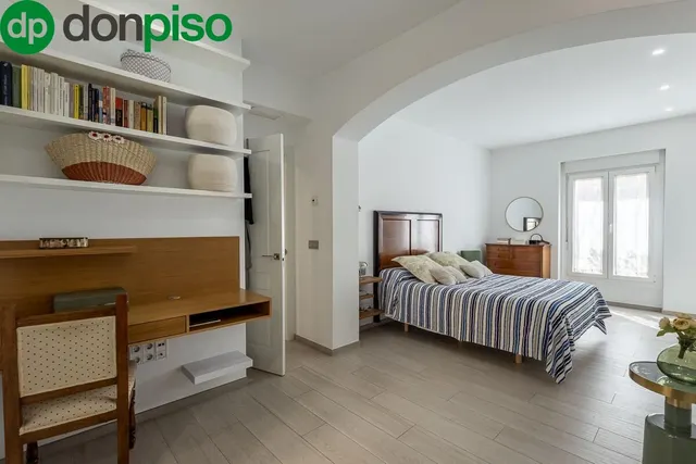 PISO COMPLETAMENTE REFORMADO EN CALLE RECOGIDAS — 18