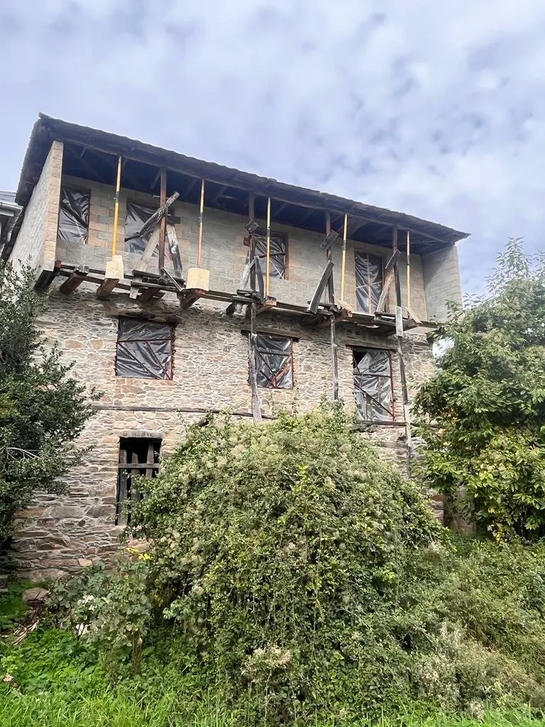SE VENDE CASA EN CONSTRUCCIÓN  EN VILLANUEVA DE VALDUEZA