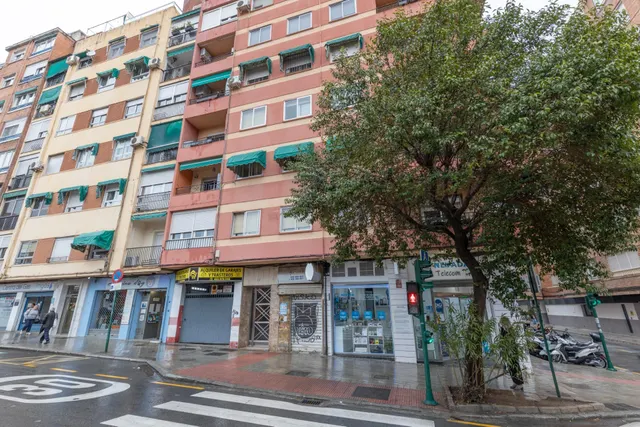 PISO DE 4 DORMITORIOS EN CAMINO DE RONDA — 34