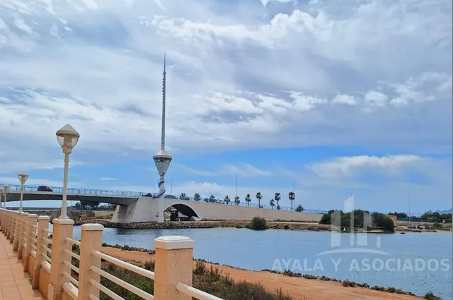 Apartamento en venta con terraza, piscina comunitaria y plaza de garaje, en la manga del mar menor, zona del estacio — 30