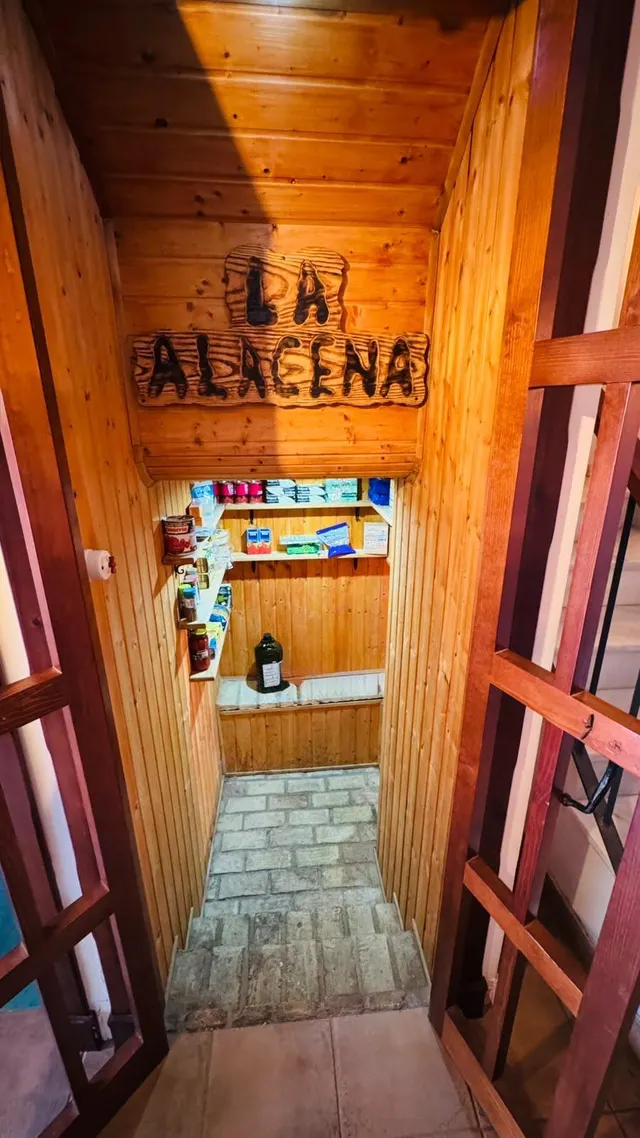 Chalet independiente con piscina, jardín y aparcamiento privado — 18