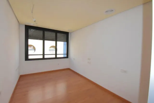 Amplio piso SE VENDE en Torrevieja – 3 habitaciones, terraza y garaje incluido — 26