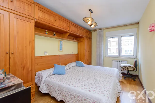 Piso de 3 habitaciones en Oviedo – cocina independiente y excelente potencial — 6