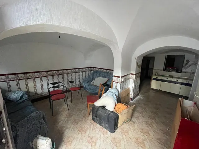 CASA CON MUCHAS POSIBILIDADES EN TORREQUEMADA - foto 2