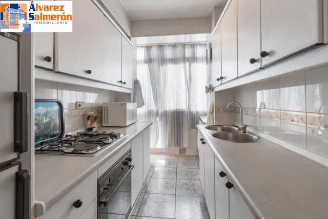 Piso 3 habitaciones en Calle Santa Margarita, junto Cmno. Bajo de Huétor — 24