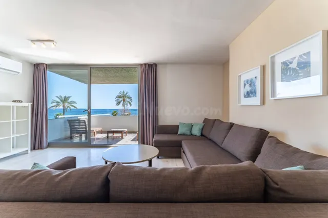 Apartamento en venta en Magaluf en primera línea de mar y ac