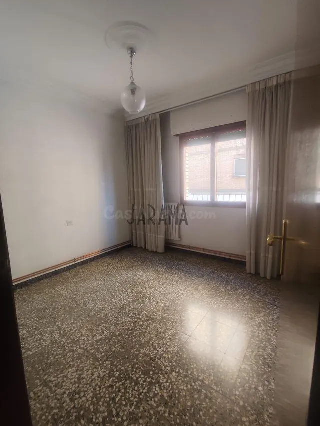 Piso en el Barrio de Lourdes de Tudela - foto 4