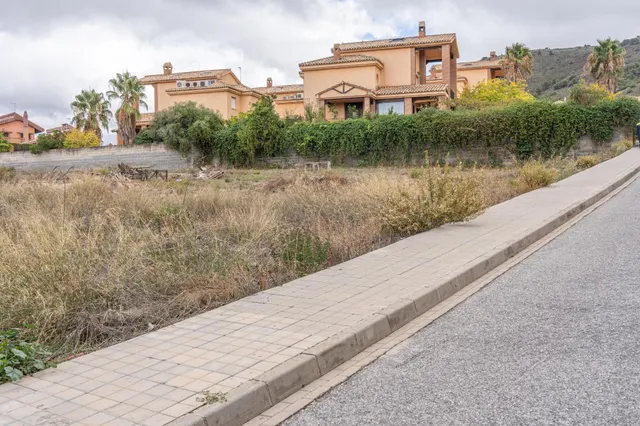 VENTA DE PARCELA EN LA URBANIZACIÓN CAÑADAS DEL PARQUE — 39