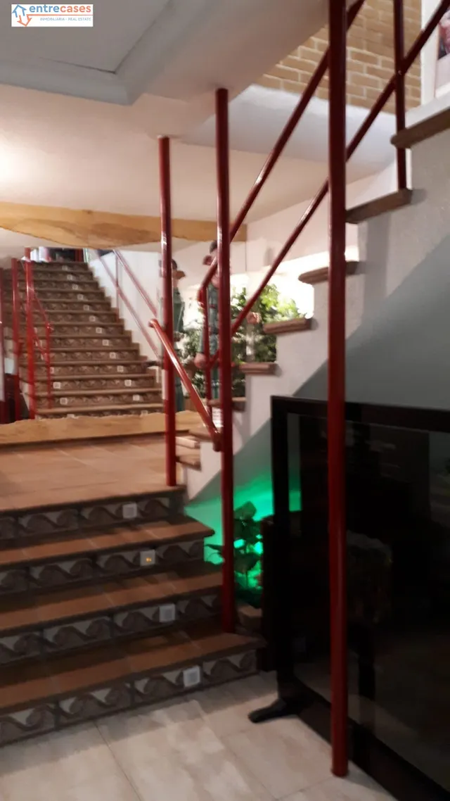 LOCAL COMERCIAL EN FUNCIONAMIENTO EN 9 DE OCTUBRE — 8