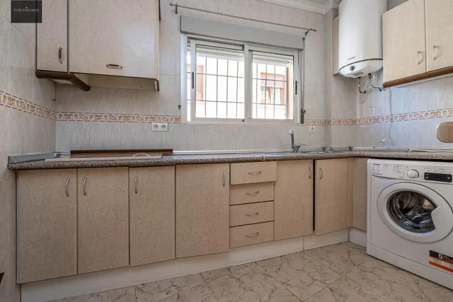 Amplia Casa en Venta en Guadix - Oportunidad de Inversión — 4
