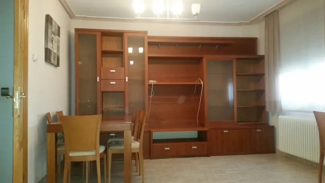 Vivienda de 120 metros más bar de 80 metros.
San Pedro. — 20