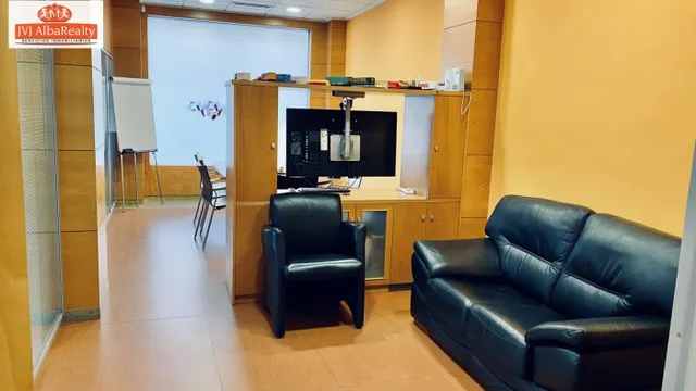 EXCLUSIVO Y LUJOSO LOCAL COMERCIAL CON LOS MEJORES ACABADOS — 4