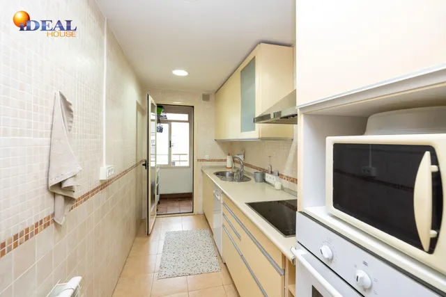 Piso de dos dormitorios en Sanders, en urbanización privada con piscina, pistas de padel, plaza de garaje y trastero — 9