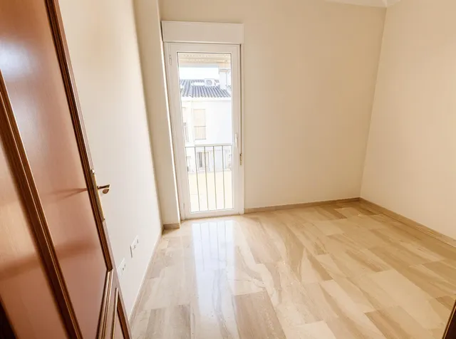 Casa adosada en venta en Utrera – 4 dormitorios, sótano y amplio espacio familiar — 13