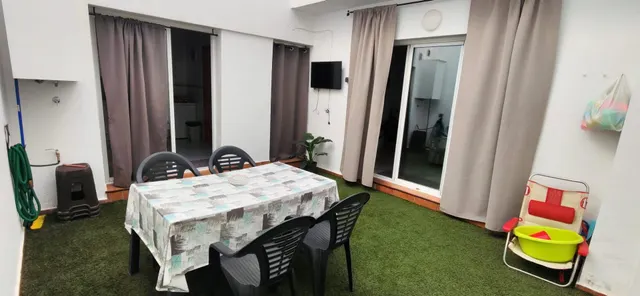 Casa de esquina con patio y chimenea en Villaverde del Río — 23