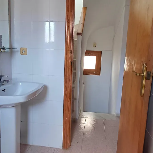 Amplia vivienda en urbanización con aparcamiento y piscina — 41