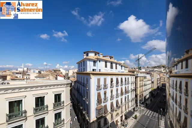 GRAN PISO EN PLAZA DEL CARMEN FRENTE AL AYUNTAMIENTO. — 50