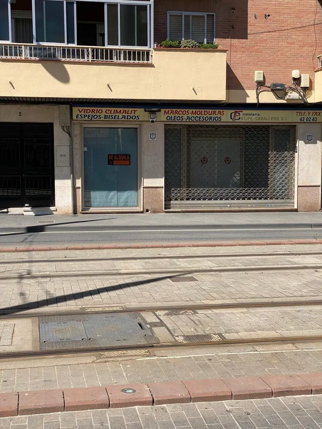 LOCAL 1º LINEA CENTRO DE MARACENA JUNTO A PARADA DE METRO!!!!!!!!!!! — 6