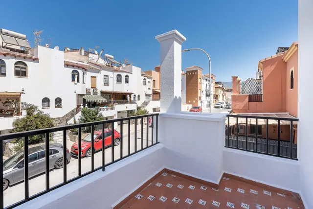 CASA ADOSADA EN MOTRIL — 35