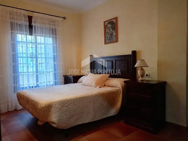 CHALET CON PISCINA EN JUNTA DE LOS RIOS — 29