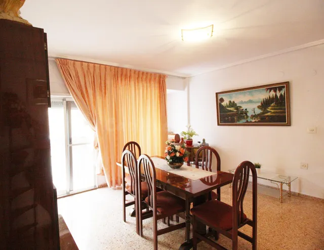 Amplia vivienda de 4 habitaciones en zona cervantes – Alaquàs — 2