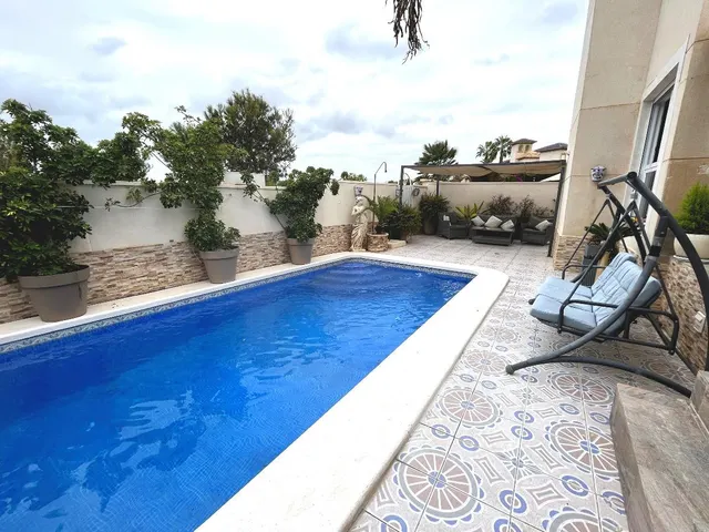 Villa independiente totalmente renovada con apartamento independiente y piscina en La Zenia!!! — 19