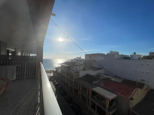 Ático de 3 dormitorios con amplia terraza y vistas al mar en Guardamar del Segura — 3