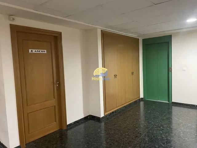 ESTUPENDA OFICINA EN EL EDIFICIO LA ROTONDA — 7