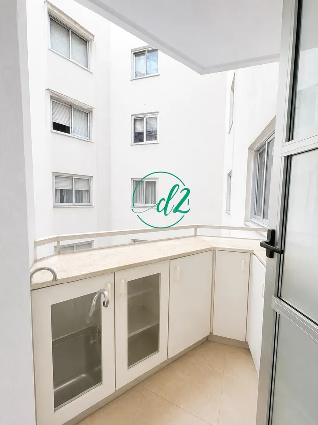 EXCLUSIVA VIVIENDA DE MÁS DE 180 M2 CON GARAJE EN PLENO CENT - foto 4
