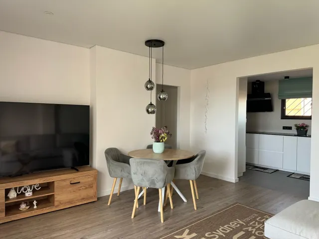 Ático orientado al sur con vistas al mar y amplia terraza en el centro de Torrevieja — 9