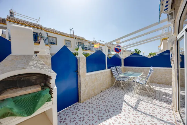 Bungalow planta baja con jardín y piscina junto c.comercial — 13