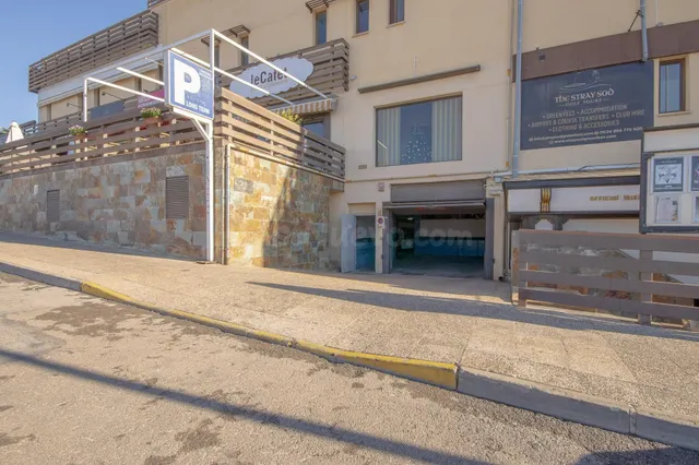 SE ALQUILA GARAJE - TRASTERO CERRADO PARA 2 COCHES DE 28 M2 EN ORIHUELA COSTA (LOS DOLSES) CENTRO COMERCIAL LA FUENTE — 2